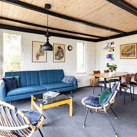 6 Person In Vaeggerlose Ferienhaus Bøtø By