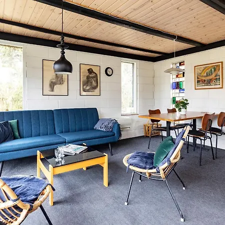 6 Person In Vaeggerlose Ferienhaus Bøtø By